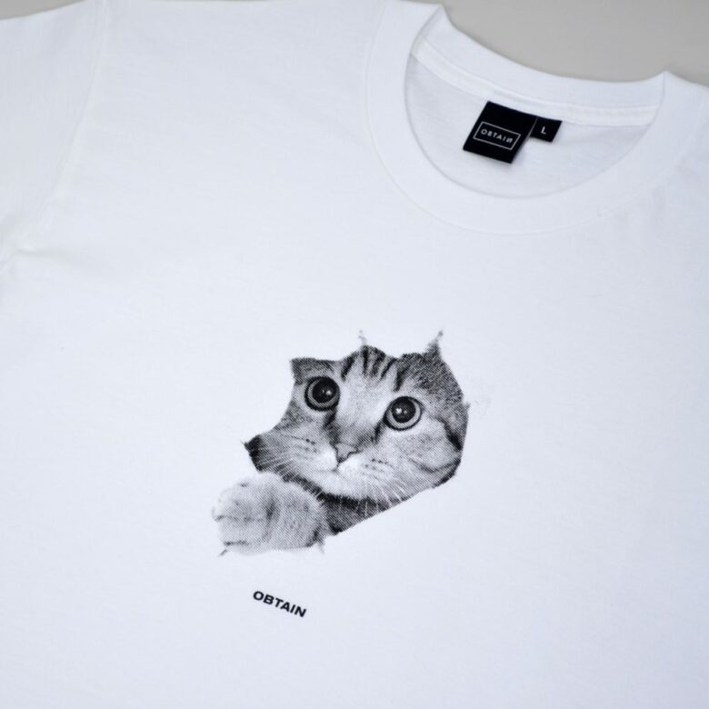 OBTAIN Cute Cat T-Shirt. Color: white. 100% cotton. Handprinted in Germany.